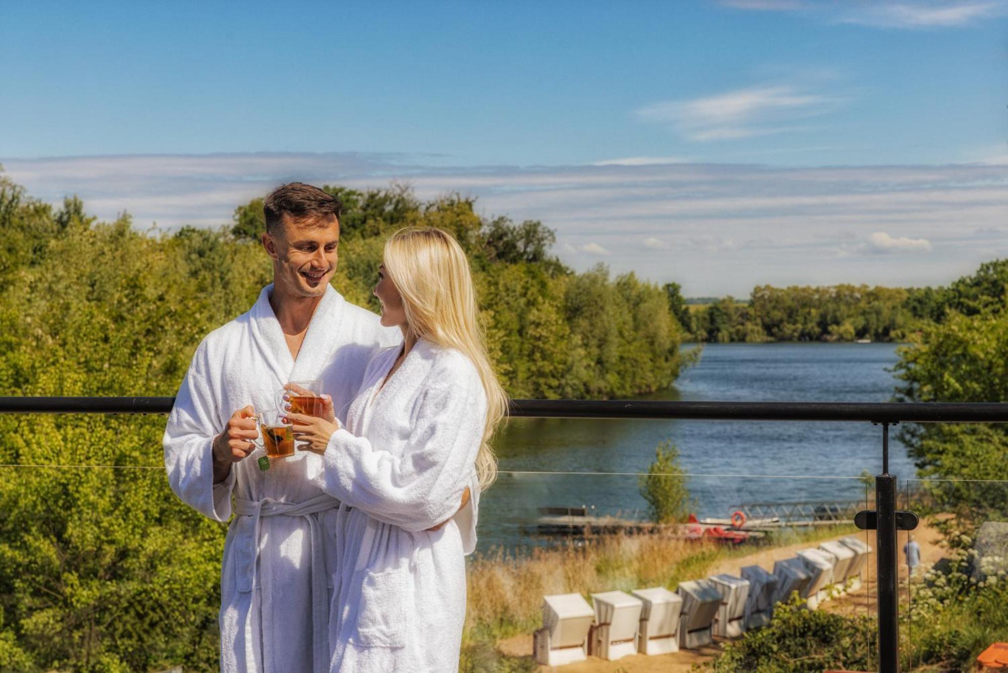Bernstein Acamed Resort Nienburg  Bagian luar foto