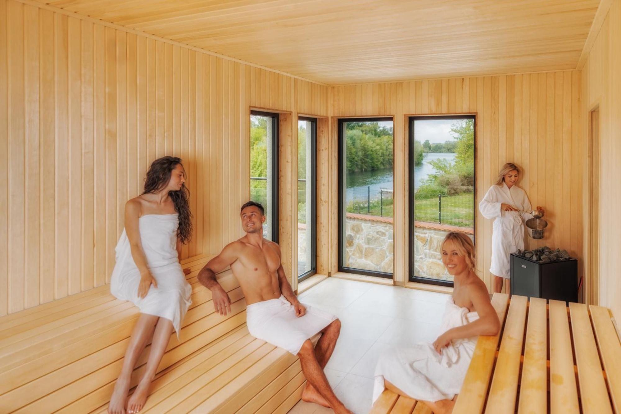 Bernstein Acamed Resort Nienburg  Bagian luar foto
