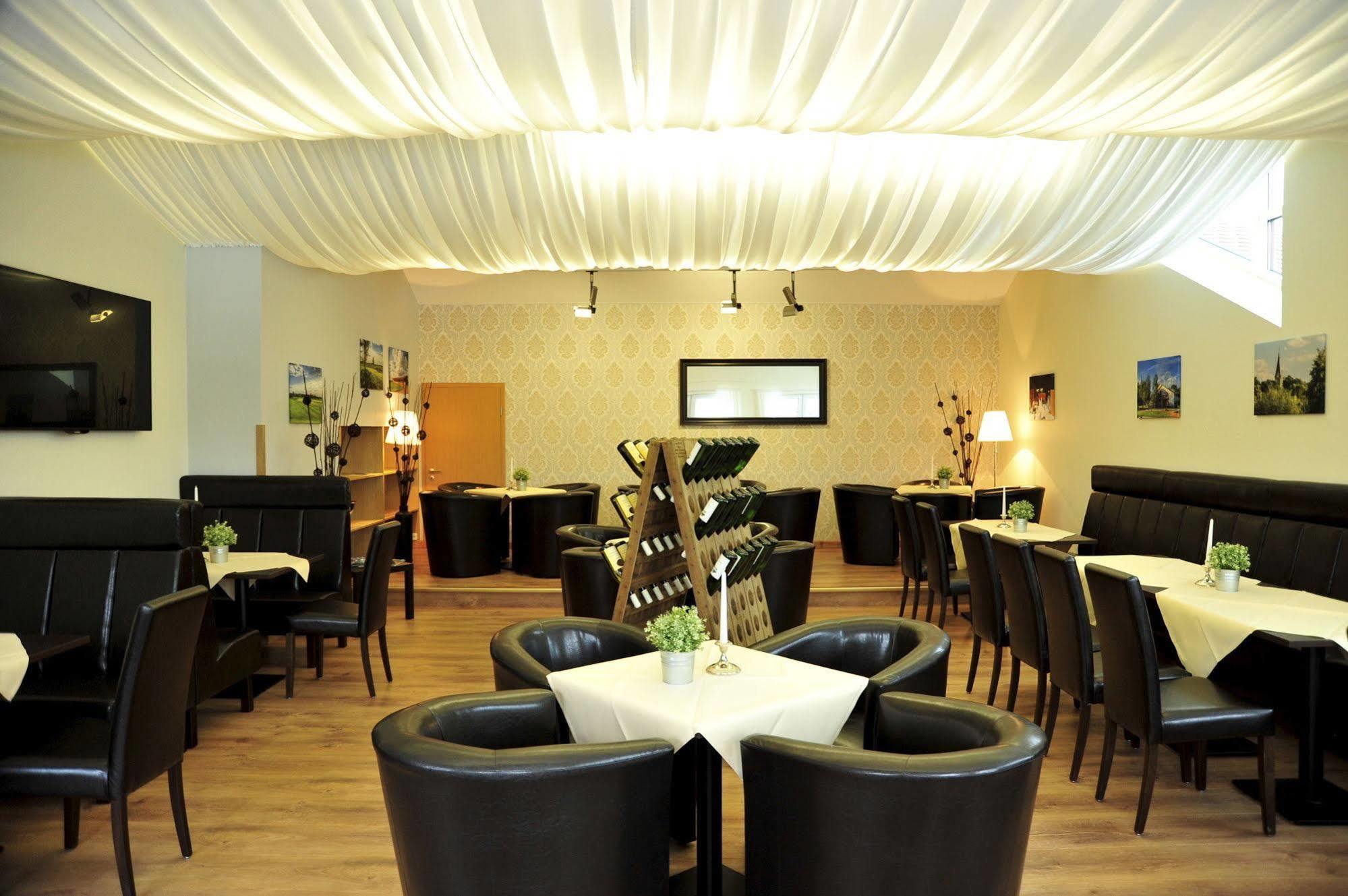 Bernstein Acamed Resort Nienburg  Bagian luar foto